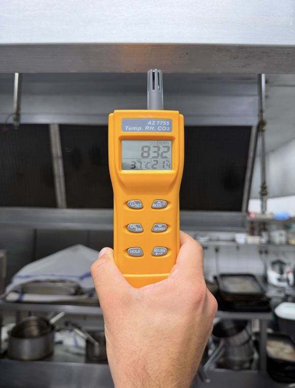 CO2 meter reading taken during a commercial kitchen gas safety check