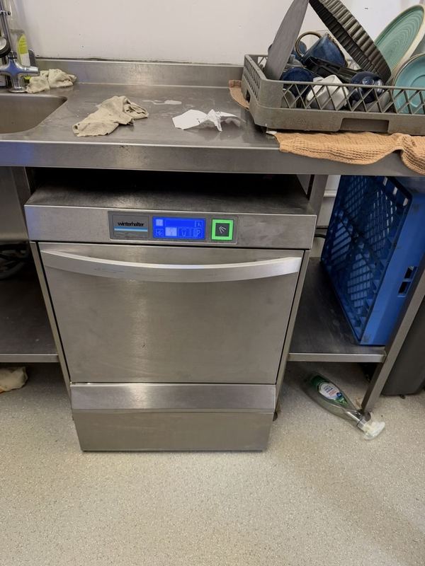 Under-counter glasswasher repaired and working again